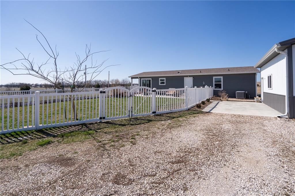 1558 N 450th Road — photo 38