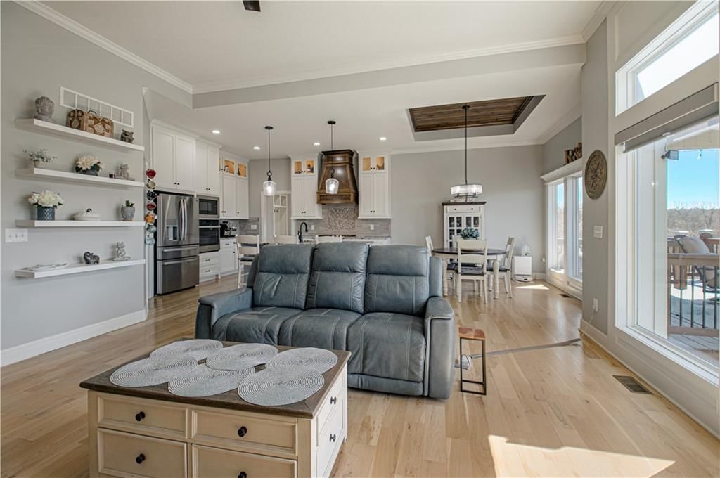 2729 W Elm Street — photo 8