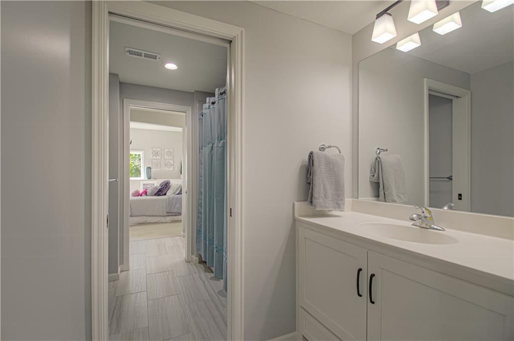 2729 W Elm Street — photo 32
