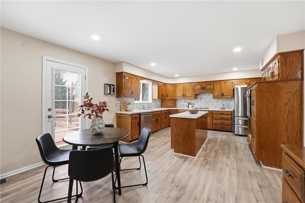 8417 W 113th Terrace, Overland Park, KS