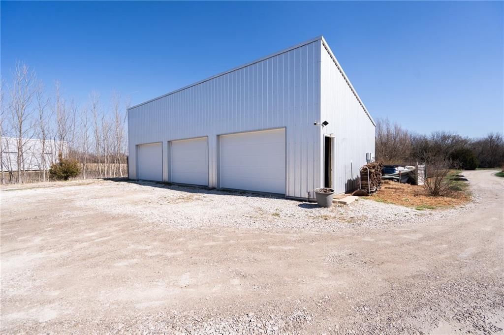 1564 N 450th Road — photo 37
