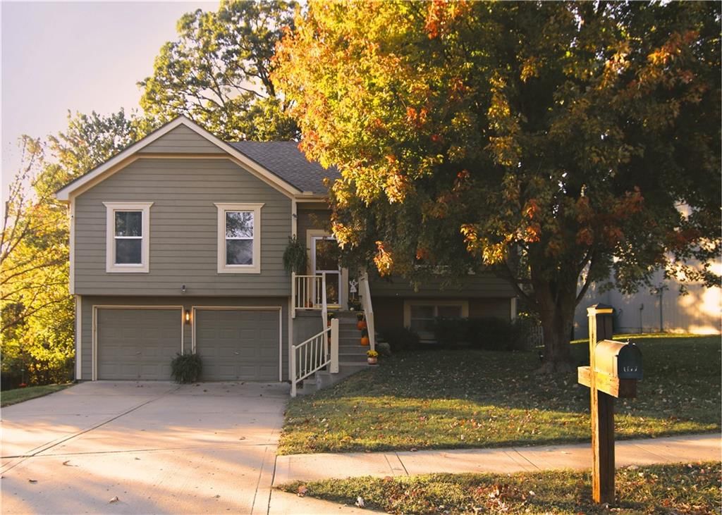 7132 N HIckory Street — photo 2