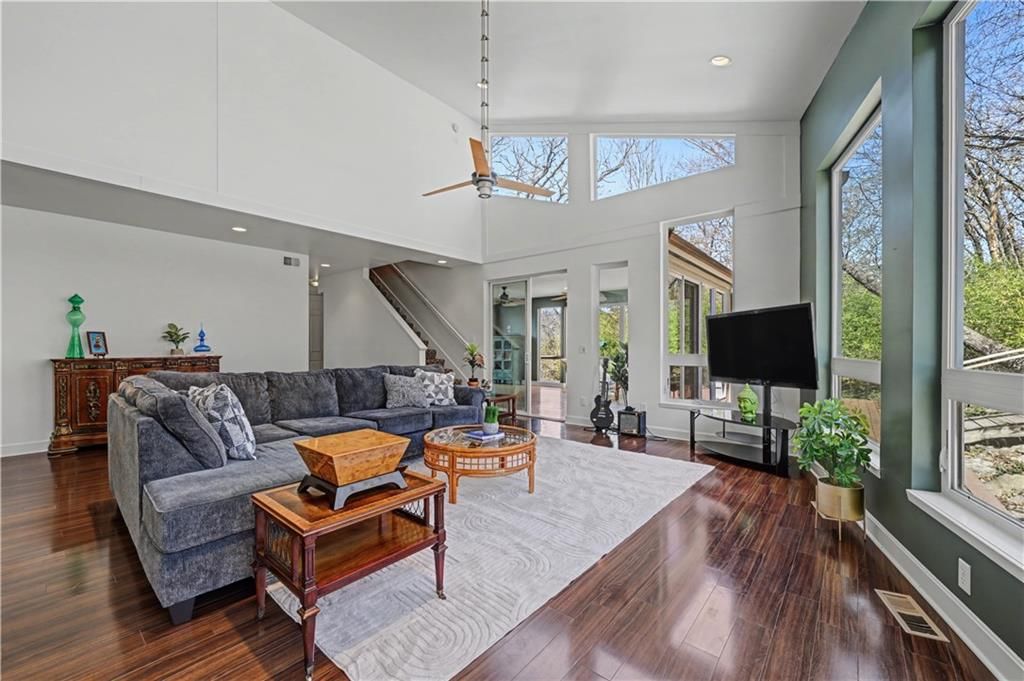 52 G Street — photo 2