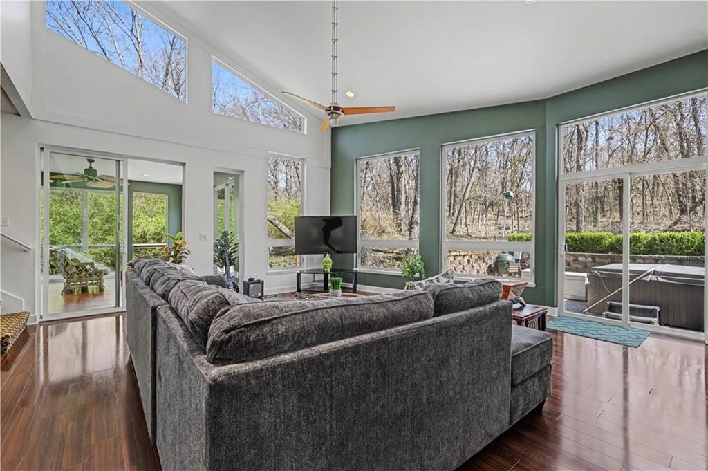 52 G Street — photo 4