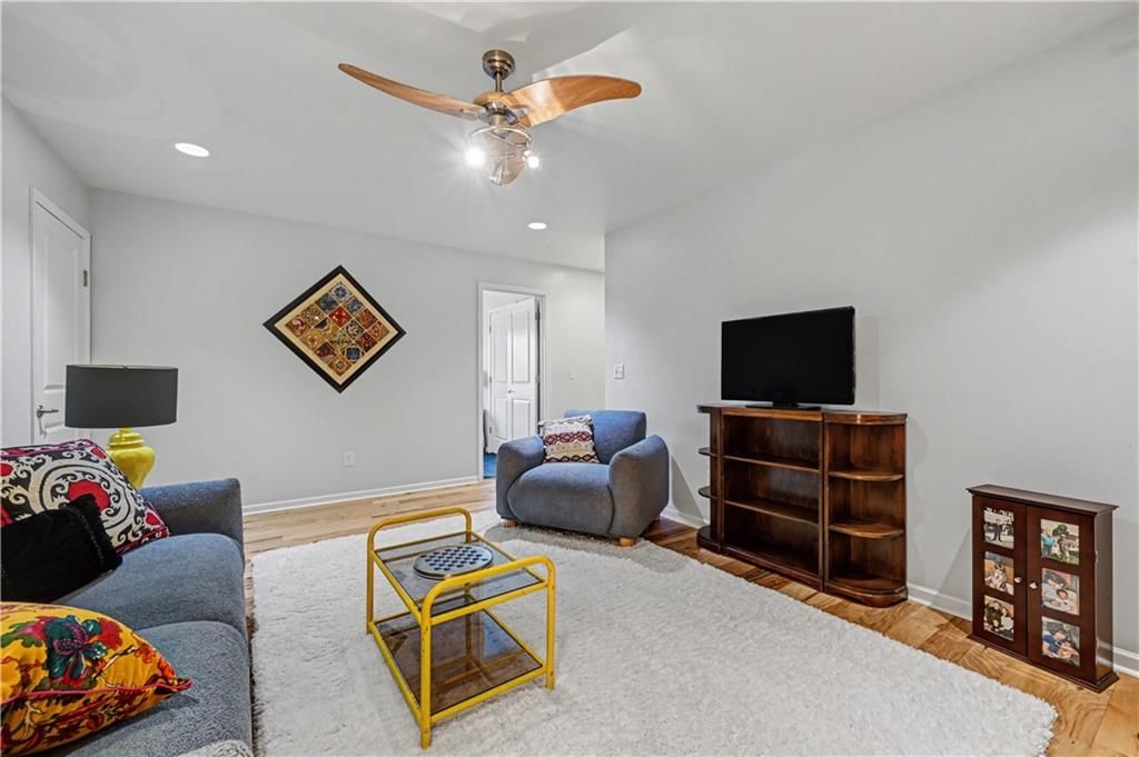 52 G Street — photo 35