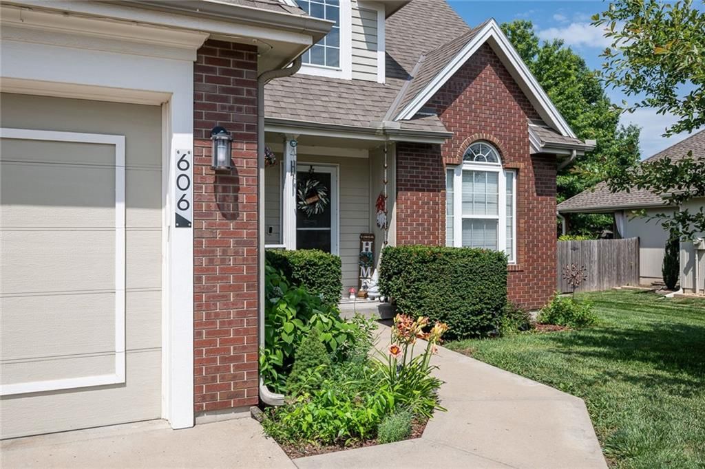 606 Briar Lane — photo 2
