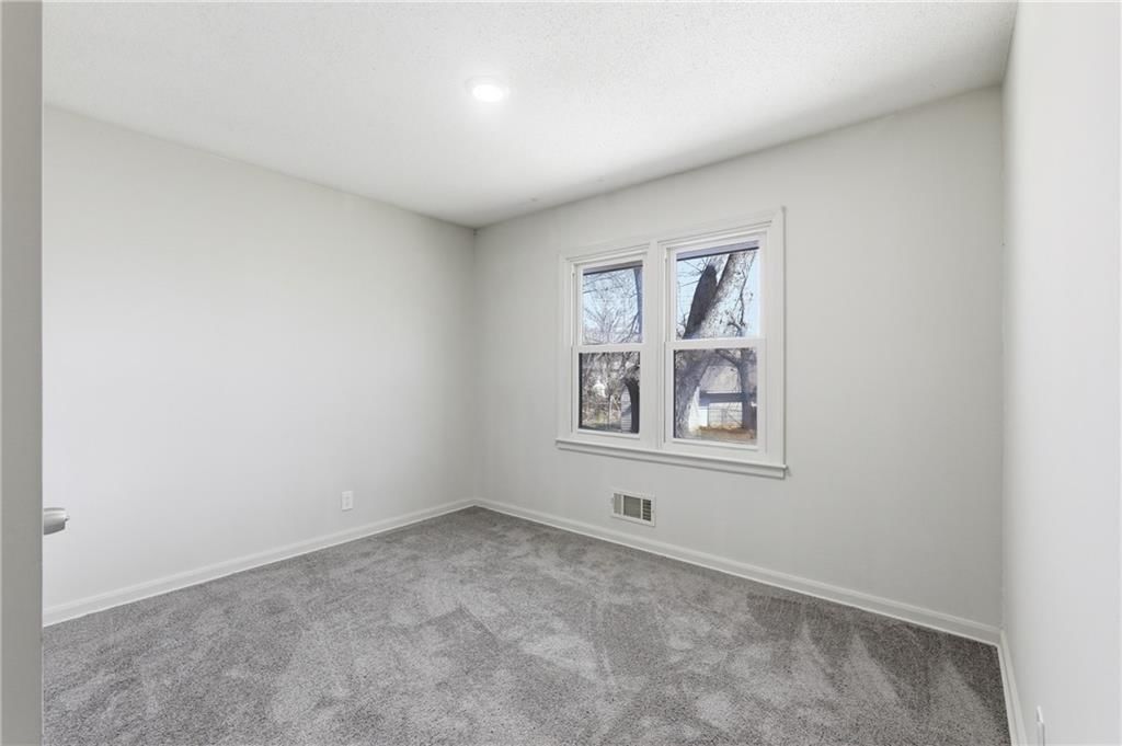 10109 White Avenue — photo 11