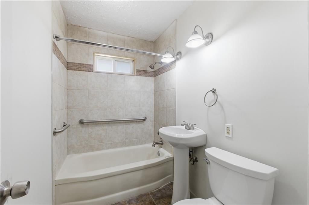 10109 White Avenue — photo 16