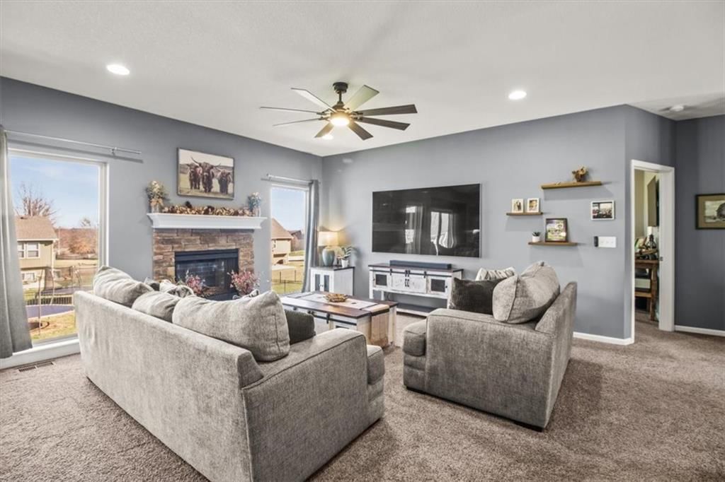 818 W Rader Street — photo 3
