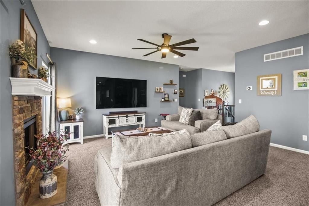818 W Rader Street — photo 4