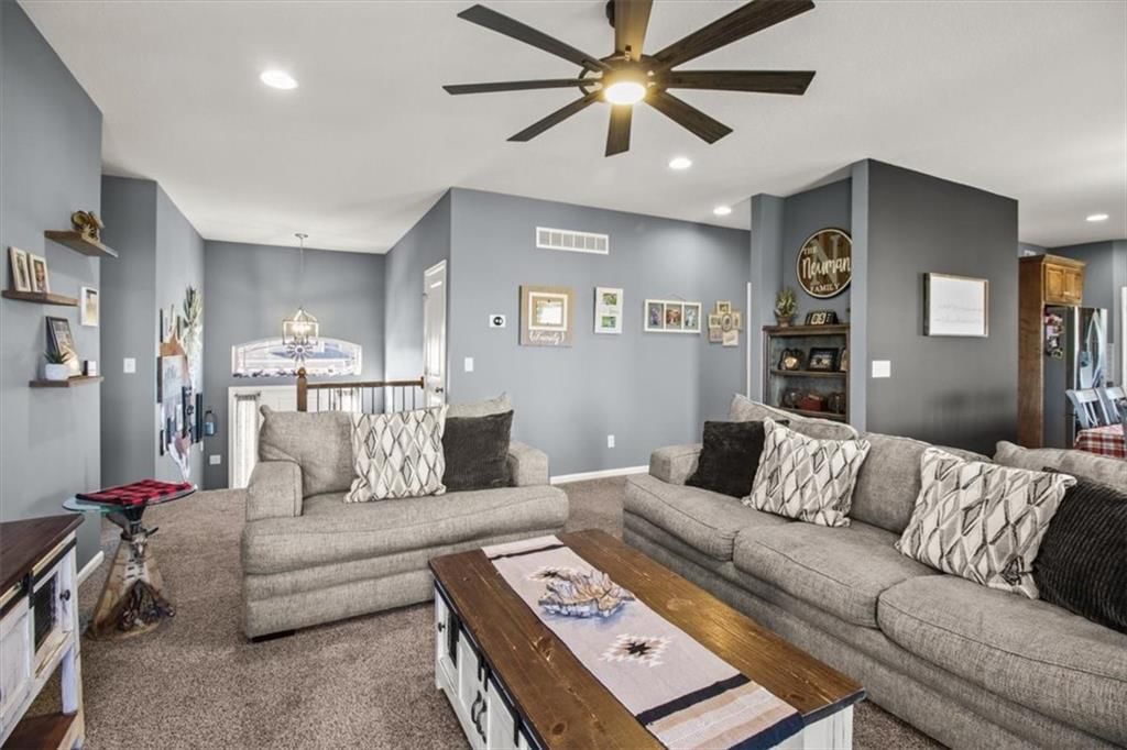 818 W Rader Street — photo 5