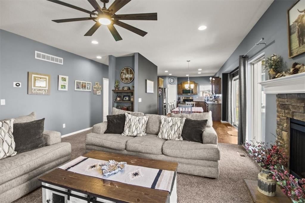 818 W Rader Street — photo 6