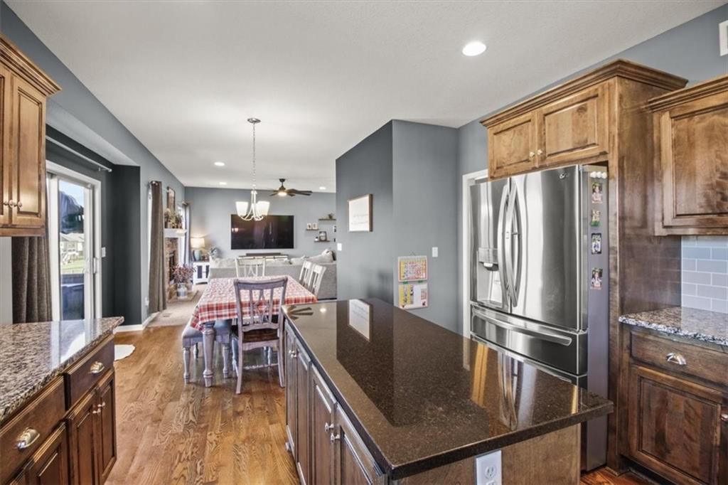 818 W Rader Street — photo 8