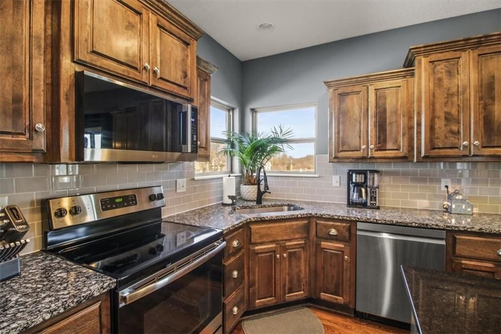 818 W Rader Street — photo 9