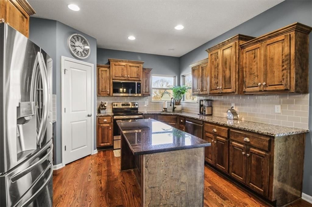 818 W Rader Street — photo 11