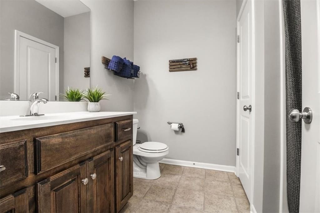 818 W Rader Street — photo 18