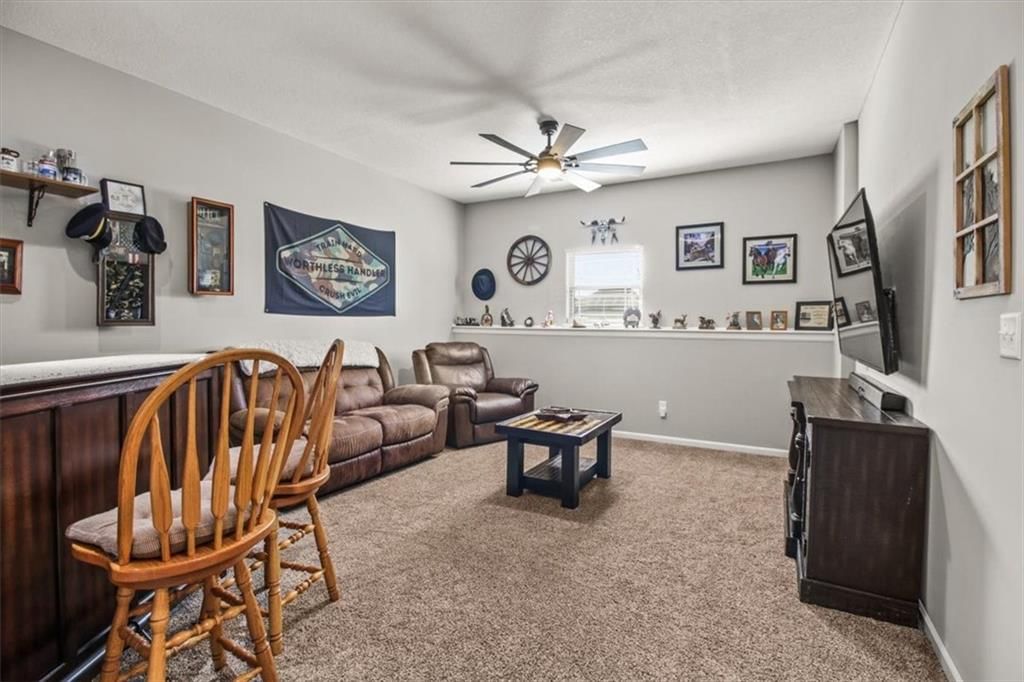 818 W Rader Street — photo 20