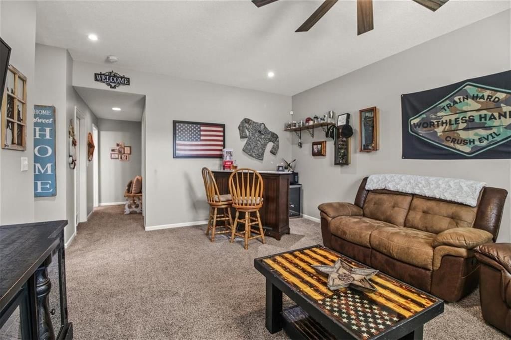 818 W Rader Street — photo 21