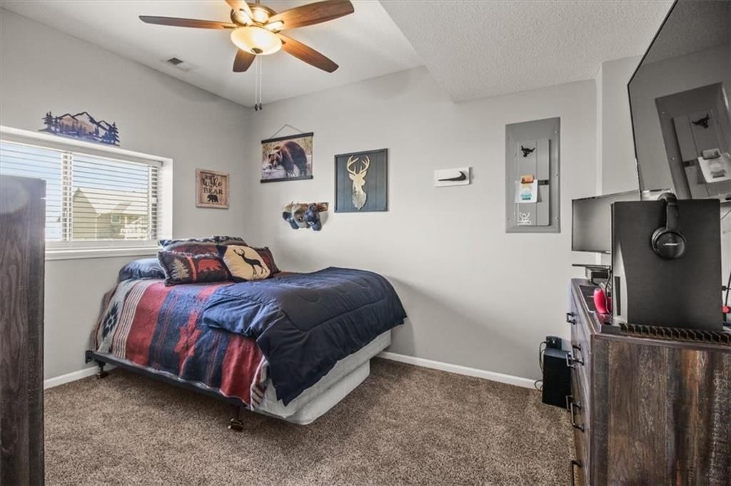 818 W Rader Street — photo 22