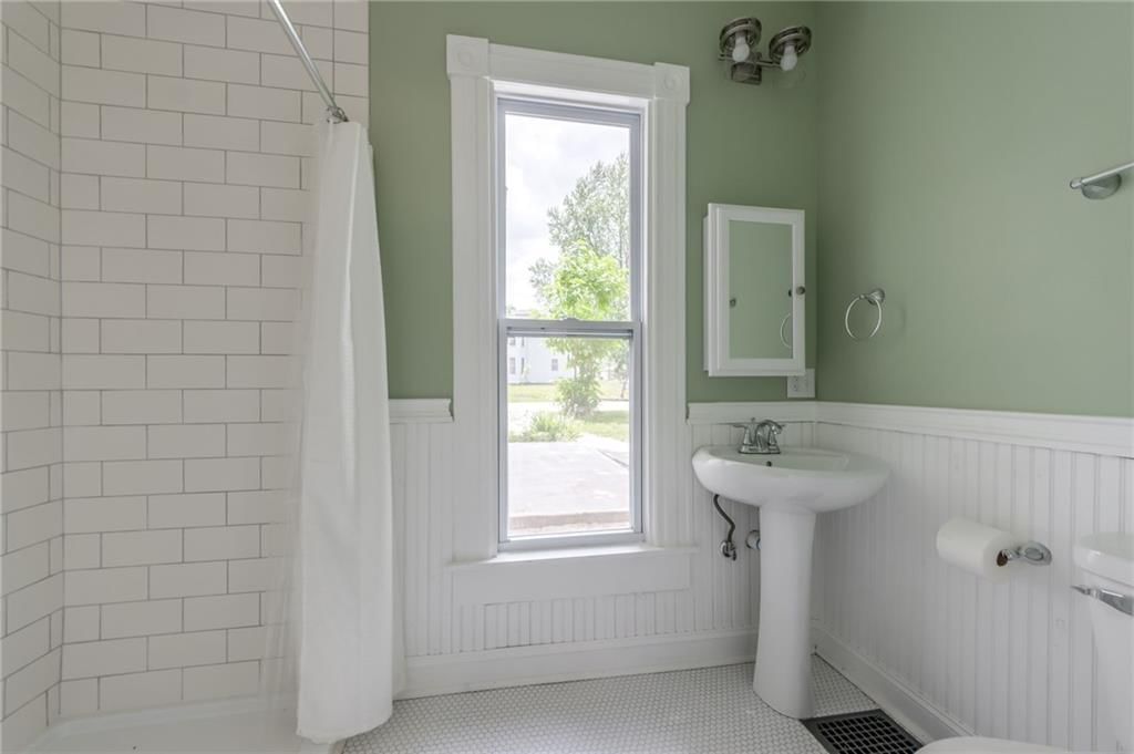 721 W 4th Street — photo 17