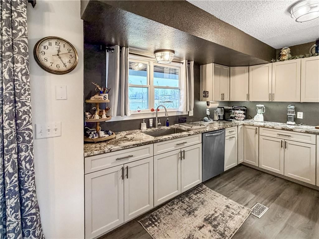 225 Crescent Drive — photo 11