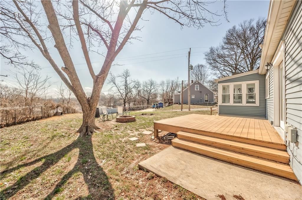 1017 Sherman Avenue — photo 20