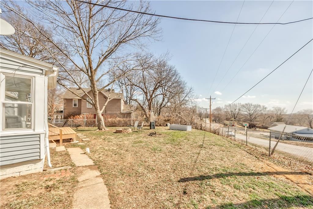 1017 Sherman Avenue — photo 22