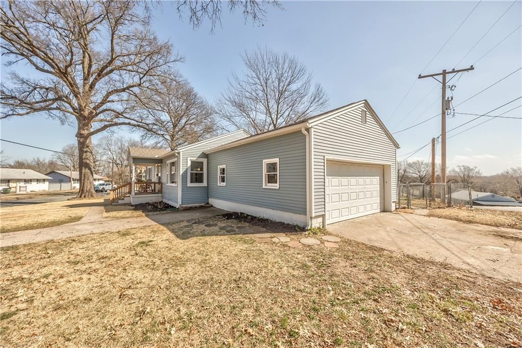 1017 Sherman Avenue — photo 26