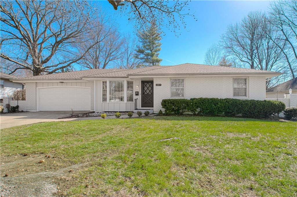 207 NW Woodbine Avenue — photo 3