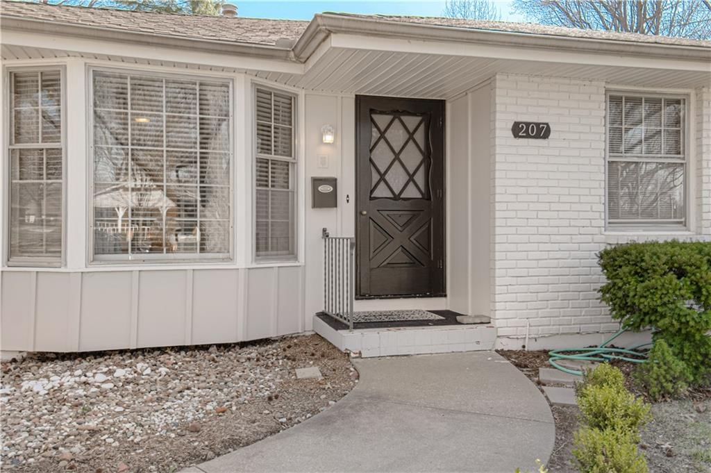 207 NW Woodbine Avenue — photo 4