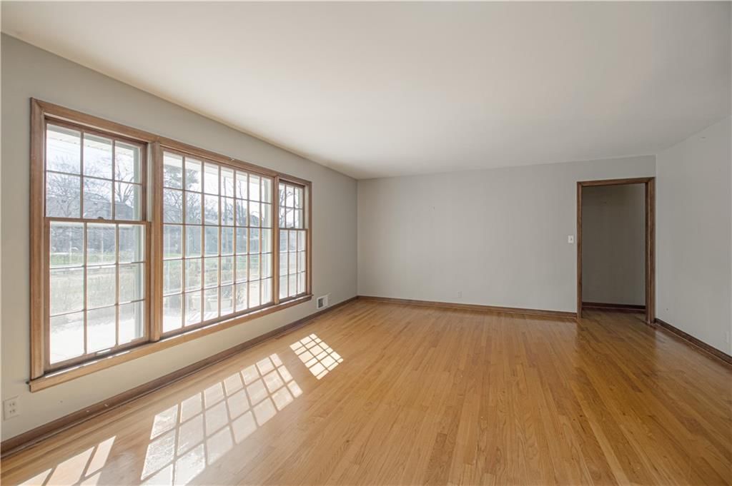 207 NW Woodbine Avenue — photo 12