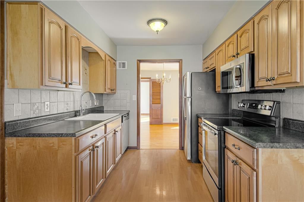 207 NW Woodbine Avenue — photo 18
