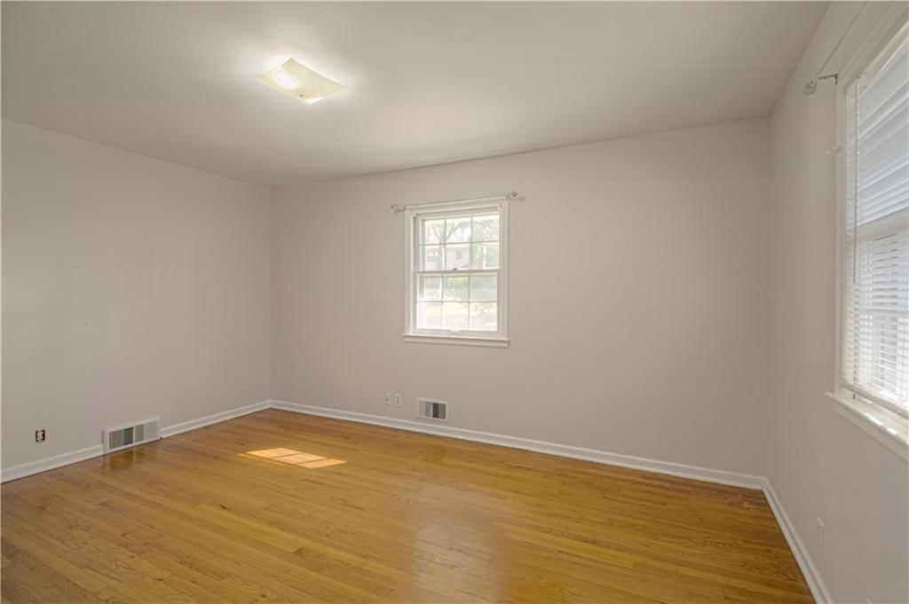 207 NW Woodbine Avenue — photo 21