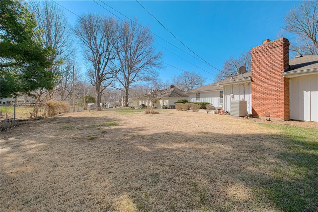 207 NW Woodbine Avenue — photo 40