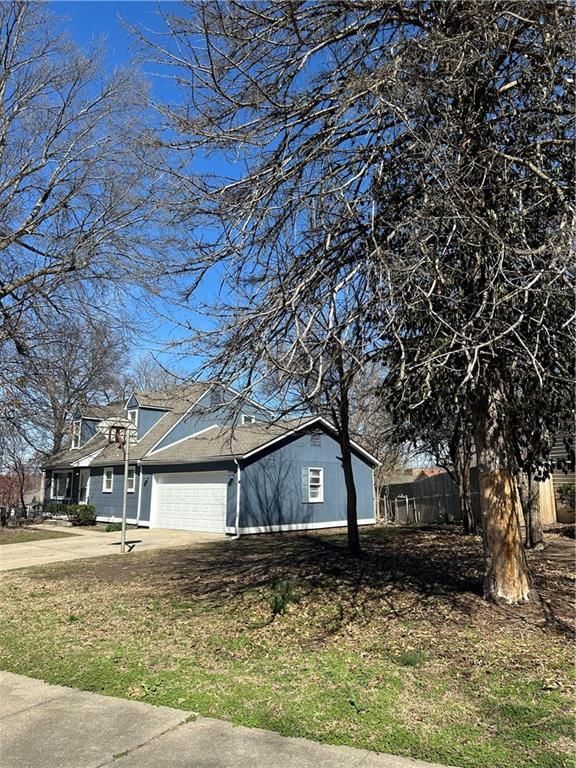 836 W Charles Street — photo 3