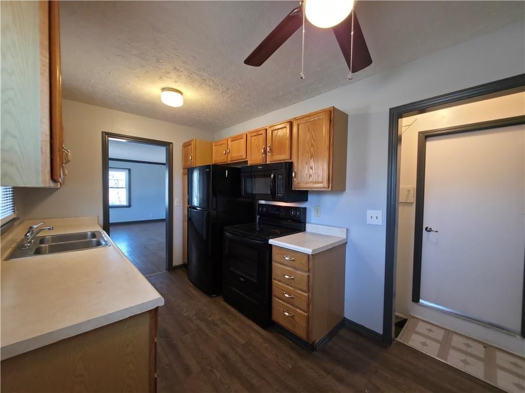 836 W Charles Street — photo 10