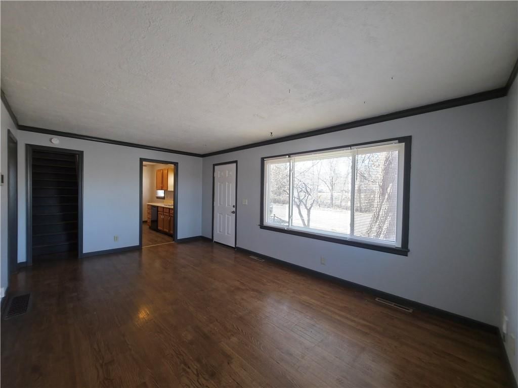 836 W Charles Street — photo 11