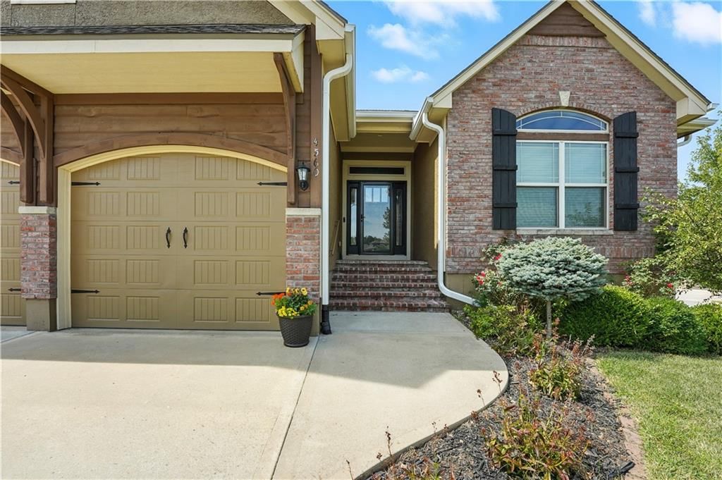 4560 NE Seneca Terrace — photo 2