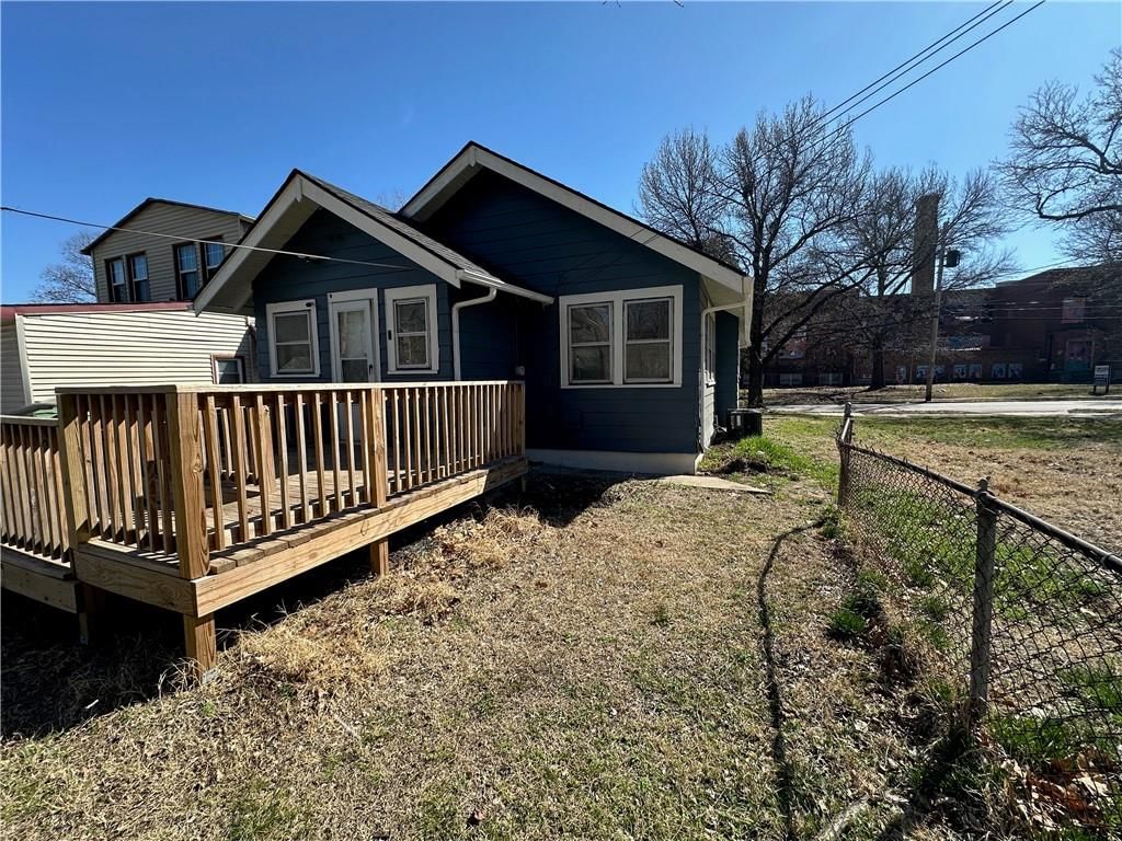 2314 E 59th Street — photo 30
