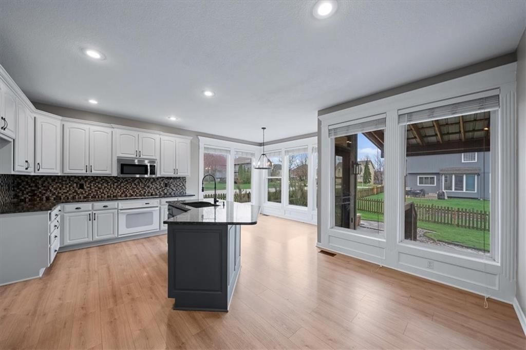 5800 NE SAPPHIRE Circle — photo 8