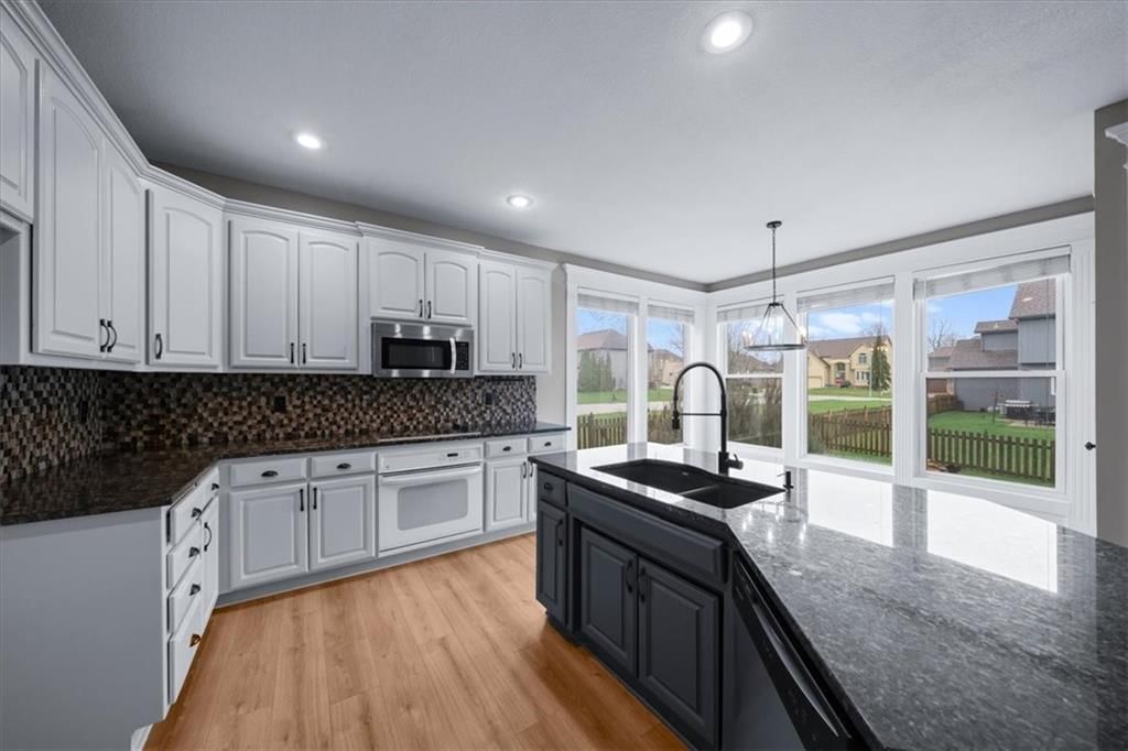 5800 NE SAPPHIRE Circle — photo 13