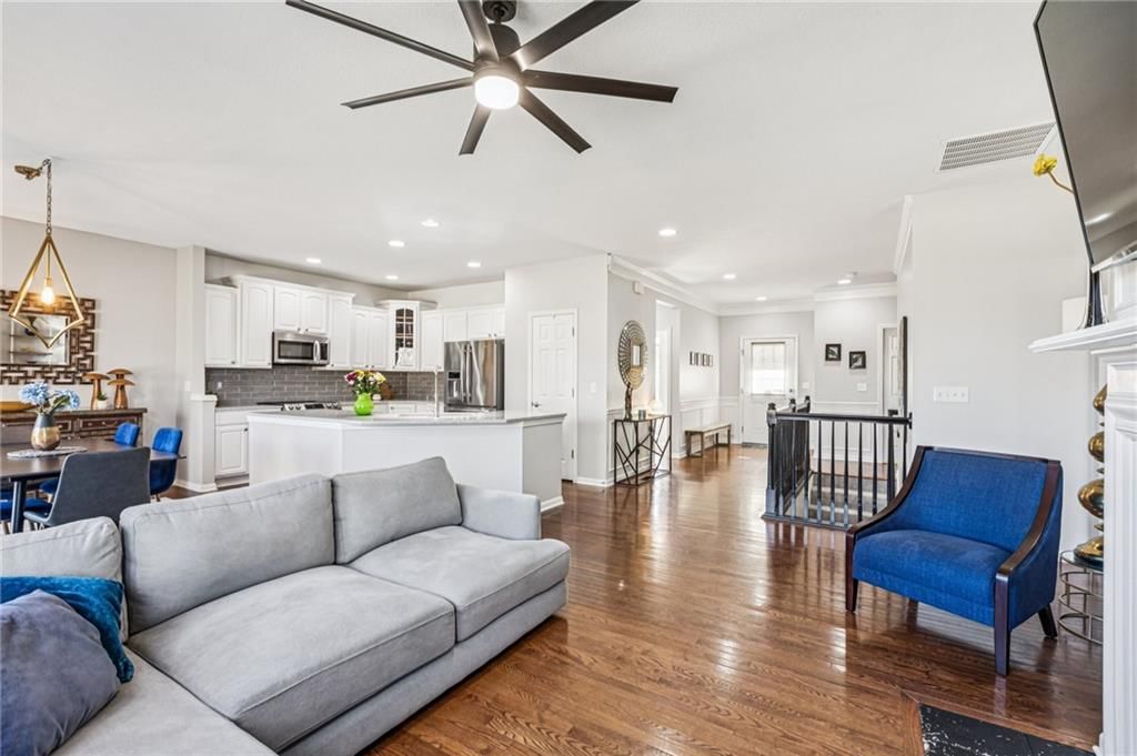 1022 SW Cheshire Drive — photo 4