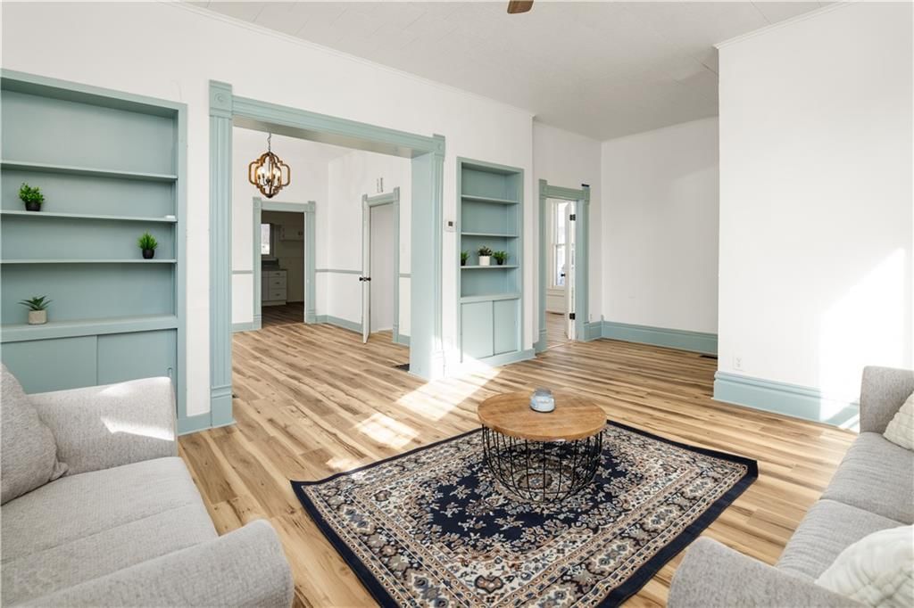 301 E Mitchell Street — photo 4