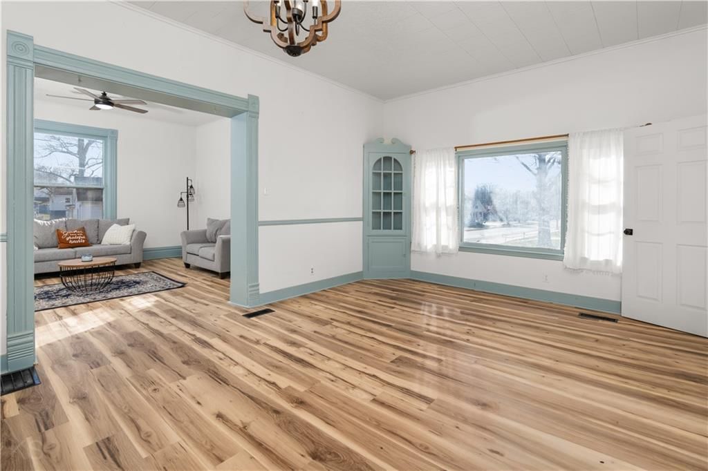 301 E Mitchell Street — photo 6