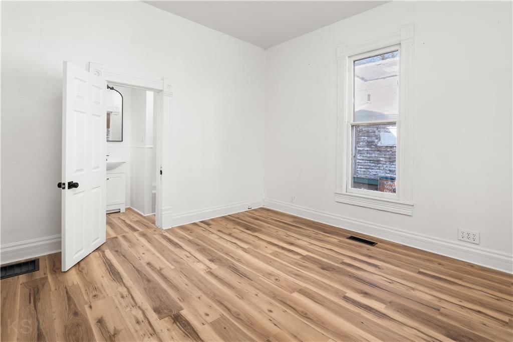 301 E Mitchell Street — photo 8