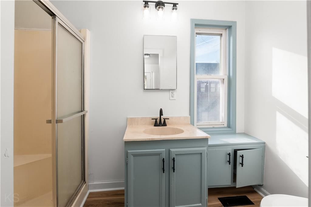 301 E Mitchell Street — photo 15