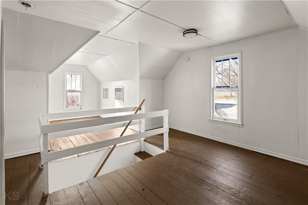 301 E Mitchell Street — photo 17