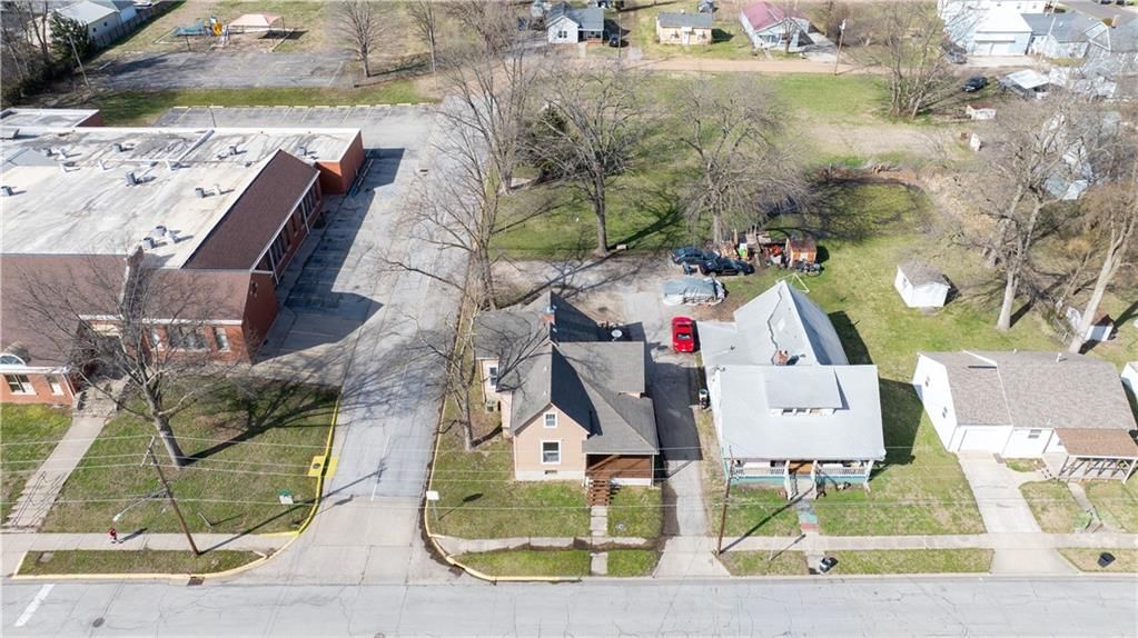 301 E Mitchell Street — photo 23