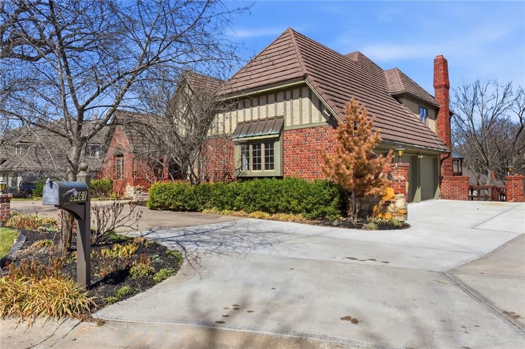8461 Maplewood Lane — photo 3