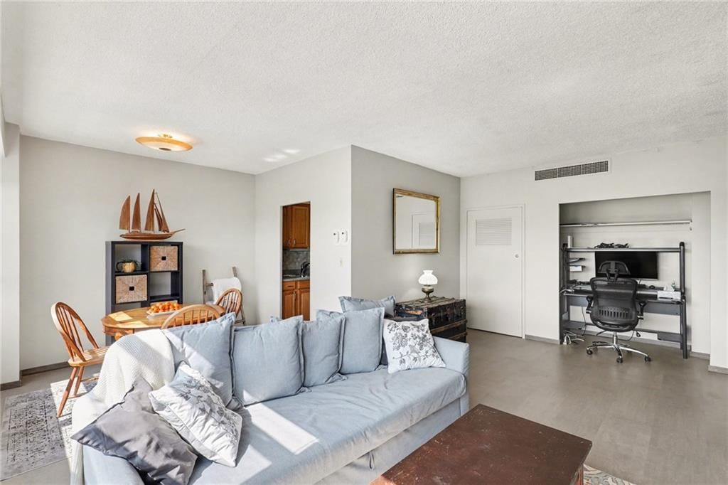 333 W Meyer Boulevard — photo 5